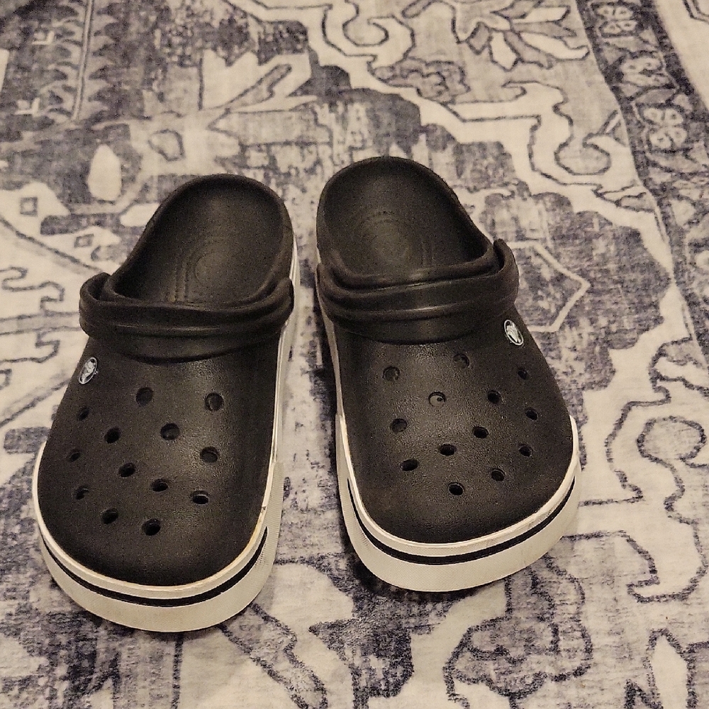 Black Crocs